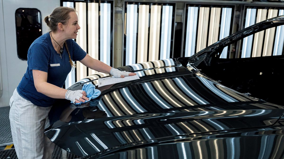 Válka v Íránu zpomalí ekonomiku a zrychlí inflaci. Ministerstvo zhoršilo prognózu